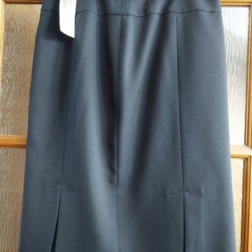 black skirt